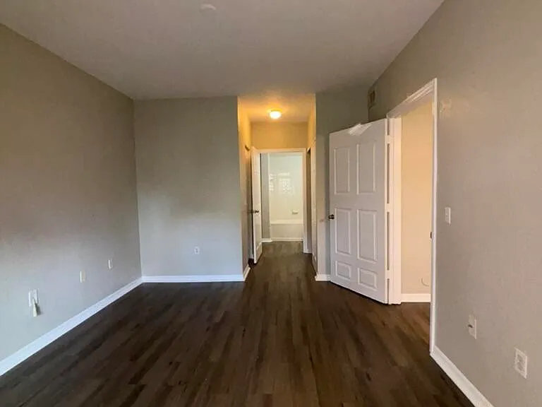 2412 Belmont Ln — Photo 5