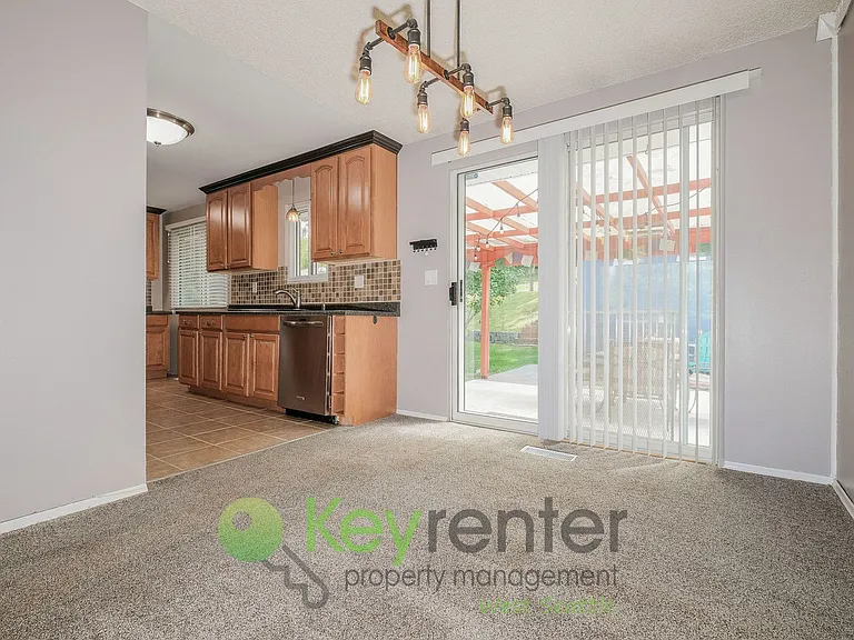 1327 S 232nd St — Photo 8