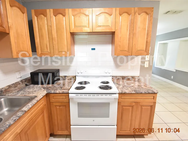 1906 E Bougainvillea Ave — Photo 10