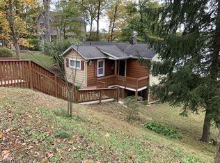 675 Lakeshore Dr, Hewitt, NJ 07421