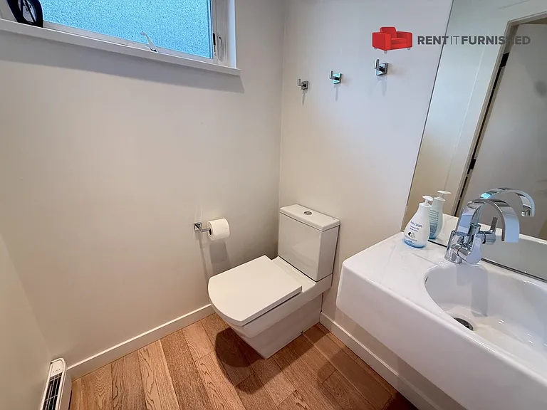 626 Alexander St — Photo 17