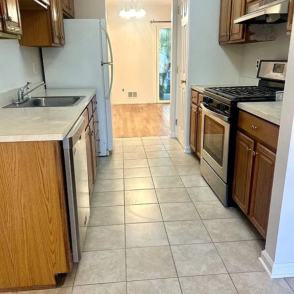 74 Tynemouth Ct — Photo 3