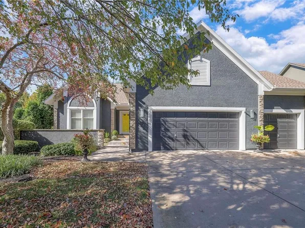 15706 S Widmer St, Olathe, KS 66062