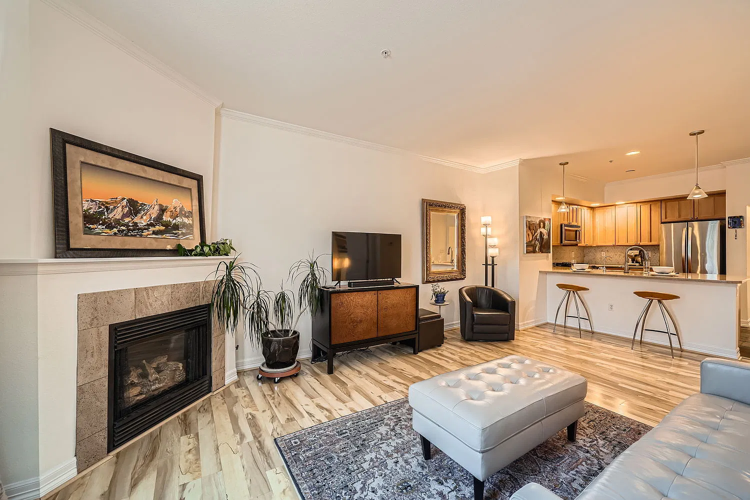 2 bed, 1074 sqft, $2,400 — Photo 2