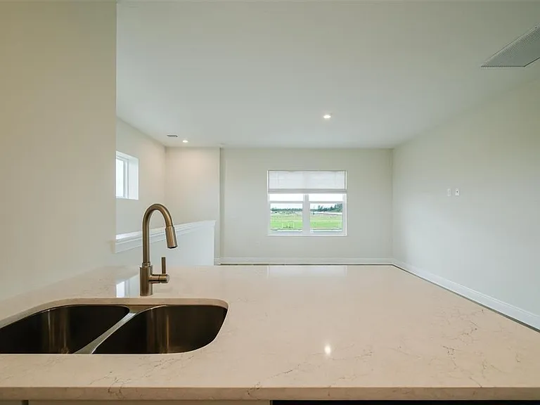 7910 Lake Flores Ave — Photo 12