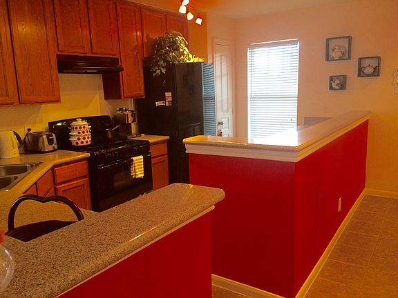 Kitchen - a lot of cabinets 