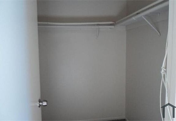 5th image of 727 N Driftwood Ave