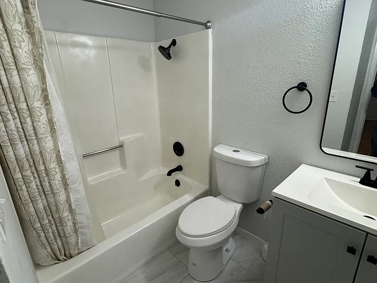 323 Towne House Ln — Photo 11