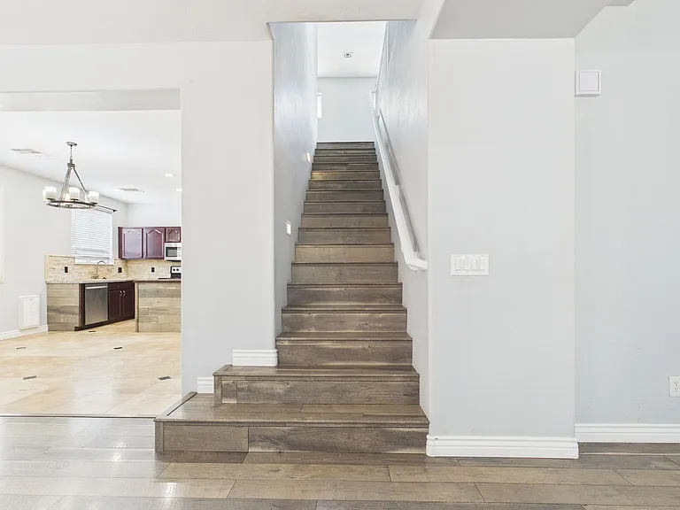 17648 W Lisbon Ln — Photo 18