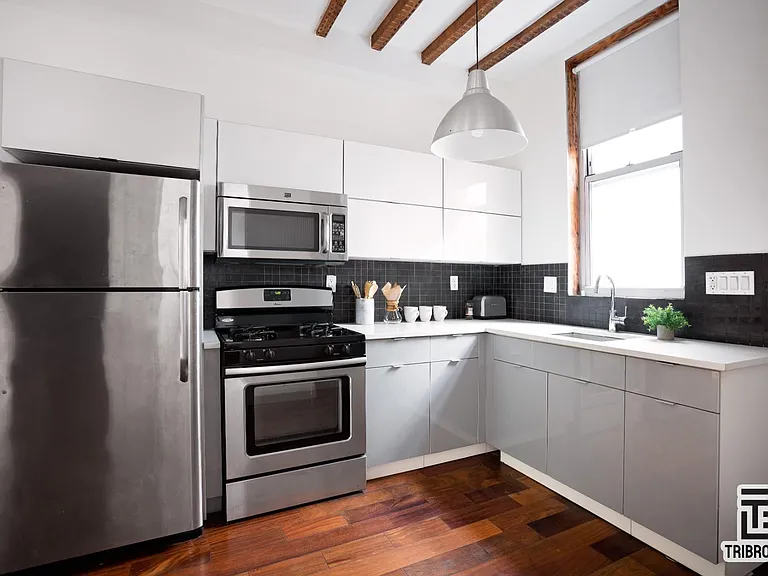 308 Stanhope St #3B — Photo 3