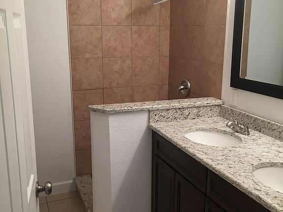5th image of 852 Oak Dr