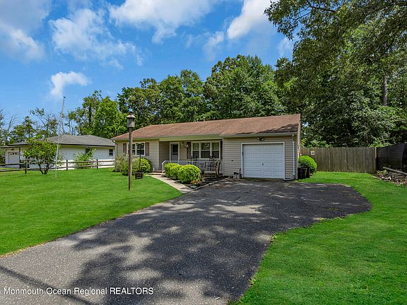 4th image of 421 Glenwood Drive