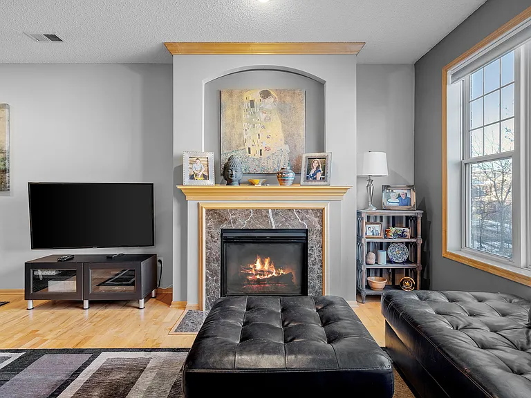 8381 Townsend Dr — Photo 2