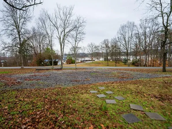 1495 Old Chisholm Trl, Dandridge, TN 37725