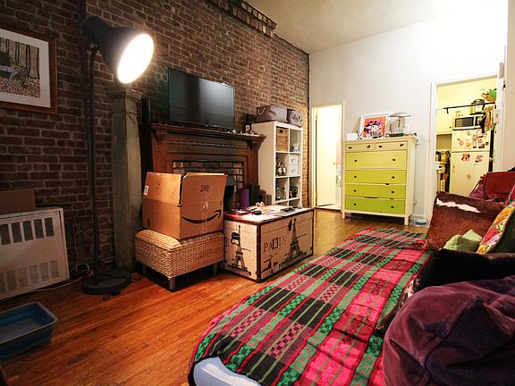 4th image of 136 W 80th St #3B