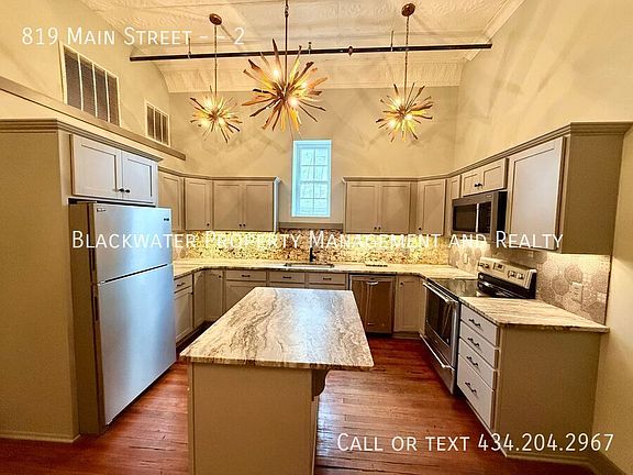 3rd image of 819 Main St #2