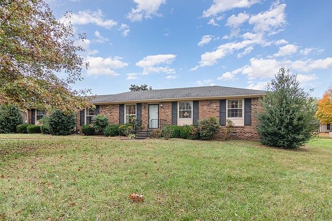 1st image of 323 Hampshire Dr NE