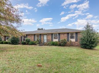 323 Hampshire Dr NE, Clarksville, TN 37043