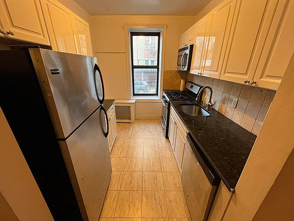 3rd image of 57 Cooper St #1B
