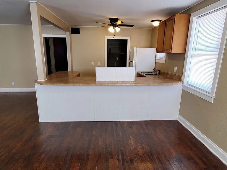 701 Court St — Photo 6