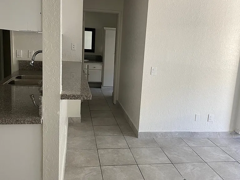 15527 Parthenia St #2 — Photo 6