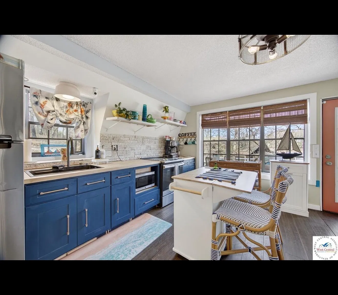 2 bed, 1100 sqft, $1,400 — Photo 4