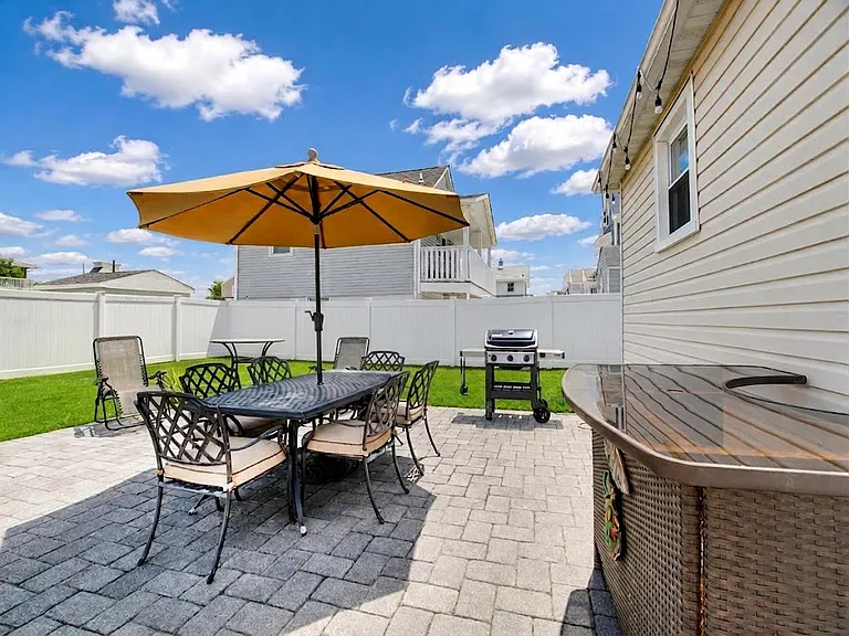 1704 Surf Ave — Photo 23