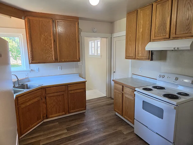 1417 E Wellesley Ave — Photo 7