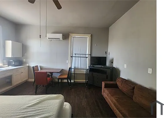 3915 Broadway St #6 — Photo 6