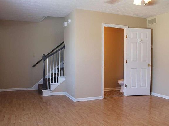 3rd image of 131 Garnet Dr
