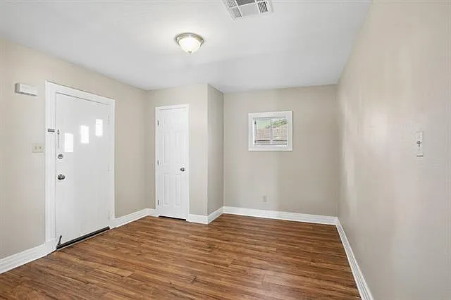 3 bed, 1.0 bath, 1065 sqft, $1,350 — Photo 3