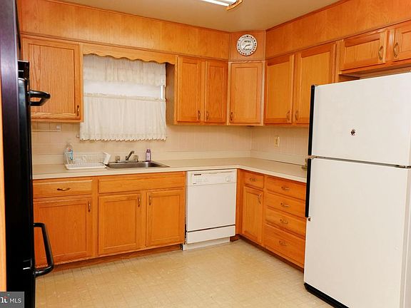 5th image of 3635 Glengyle Ave #5B