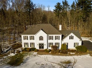 2 Taylor Ln, Guilford, CT 06437