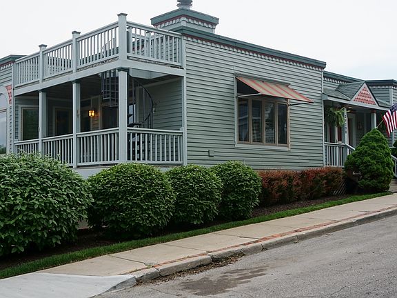 3rd image of 2929 Walnut St #B