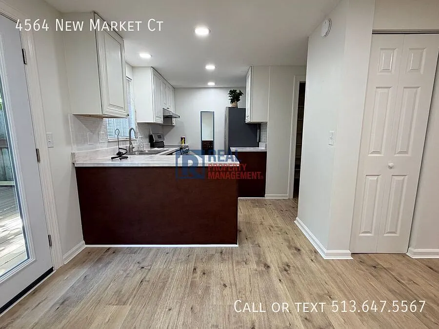 Modern 4BR Townhome — Photo 4
