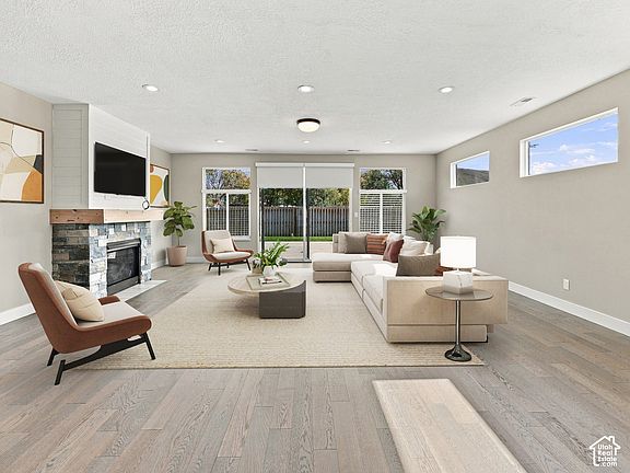 4th image of 875 Shirley Rae Dr