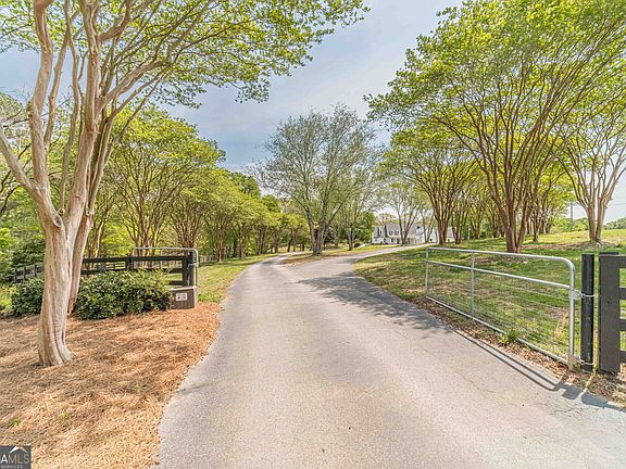 2nd image of 1271 Carl Davis Rd