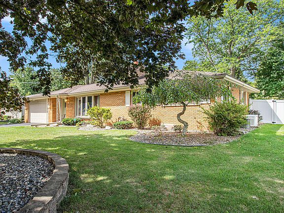 3rd image of 68 Birch Hill Dr