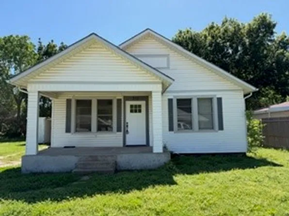 312 Small St, Bowie, TX 76230