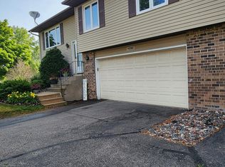 10382 Juniper Ln, Eden Prairie, MN 55347