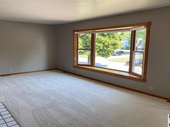 4th image of 4602 Lincoln Way