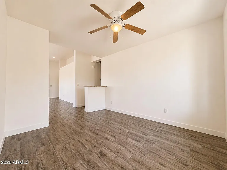5256 W Pleasant Ln — Photo 5