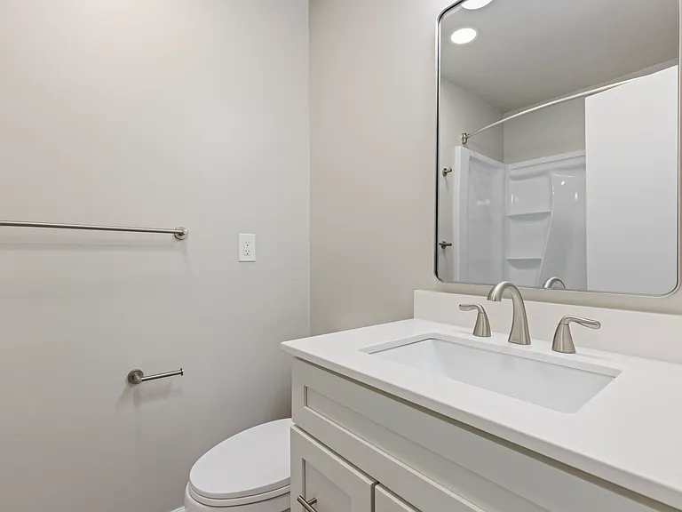 primary bedroom full bath