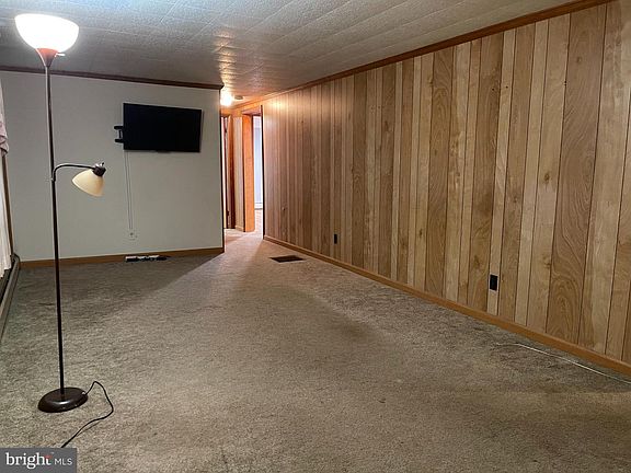 3rd image of 1245 Jacks Mountain Rd