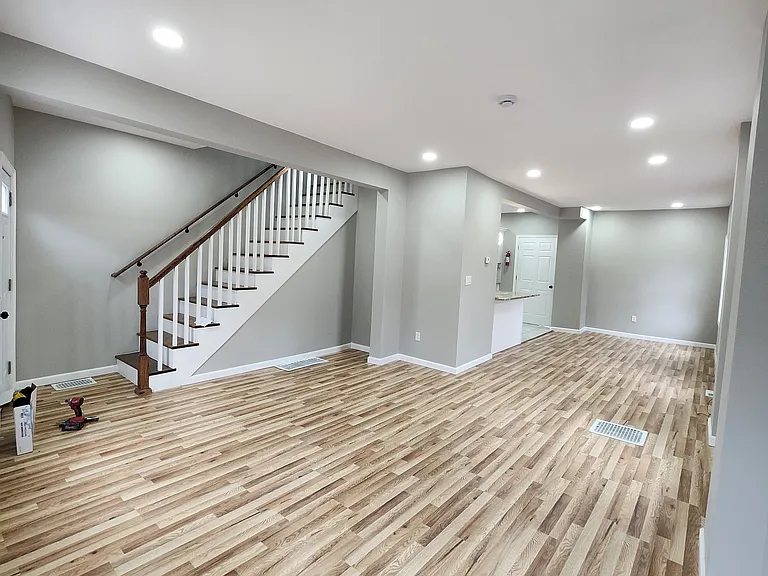 578 N Main St — Photo 2