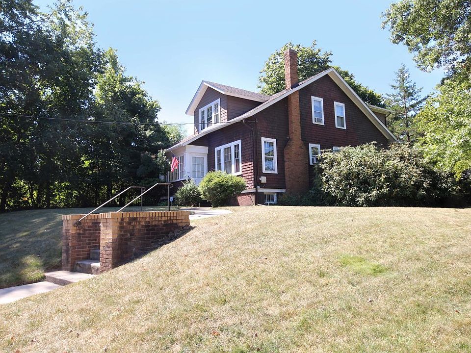1st image of 252 Seguine Ave