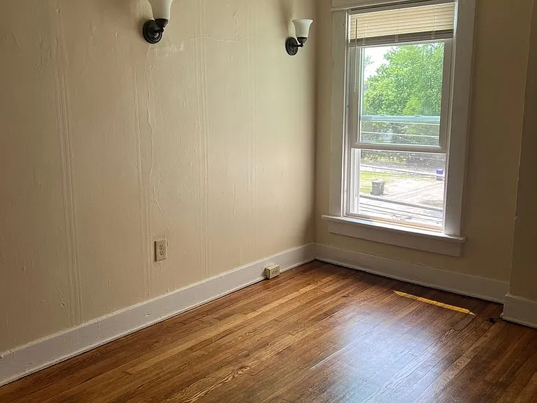 2431 N High St — Photo 7