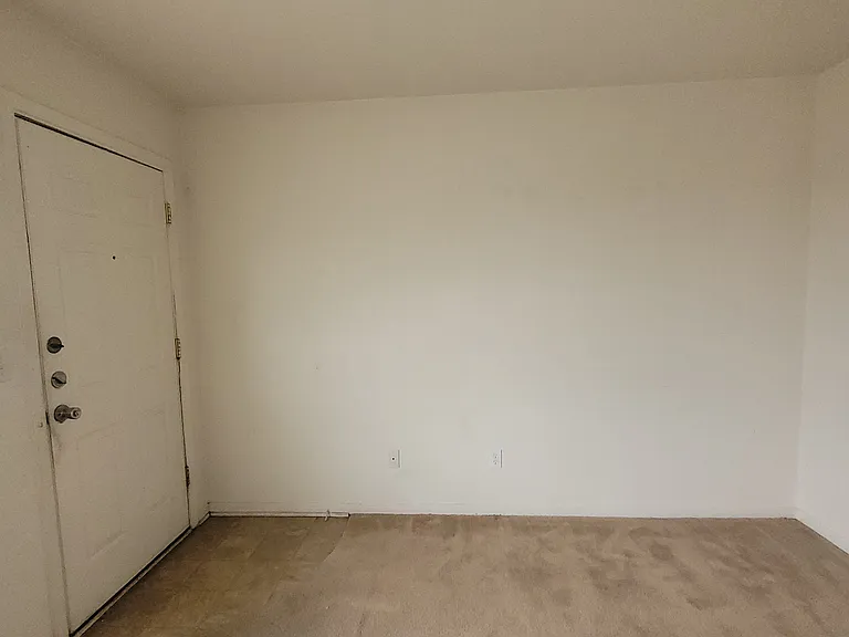 404 S 2nd St #3 — Photo 2