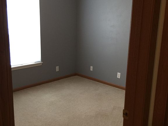 4th image of 2810 Remington Dr