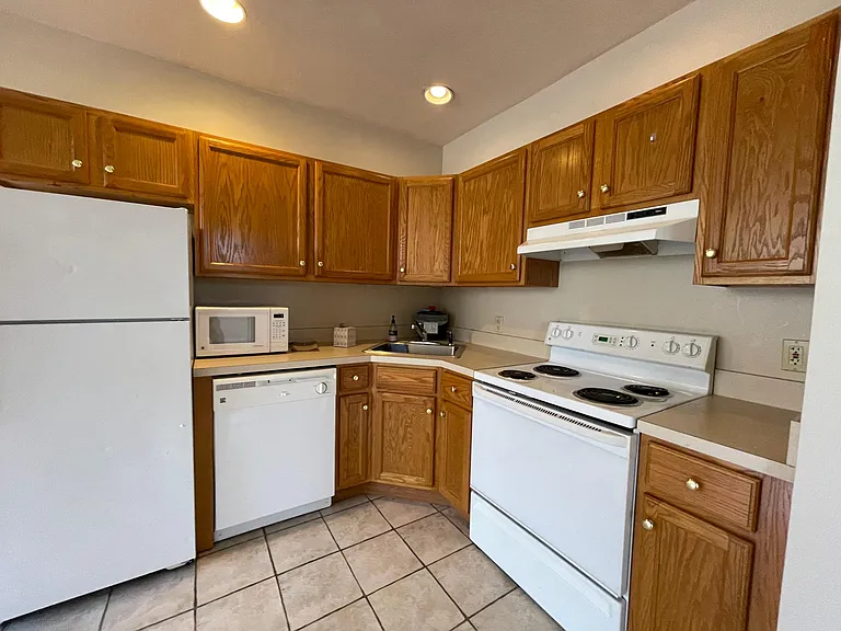 15 Pearl St #5 — Photo 4